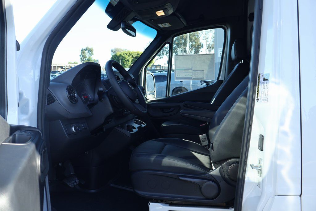 Thumbnail: 2026 Mercedes-Benz Sprinter - 6