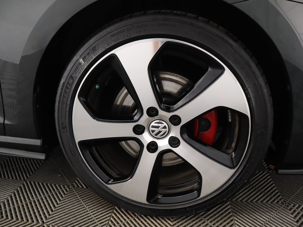 Thumbnail: 2015 Volkswagen Golf - 32