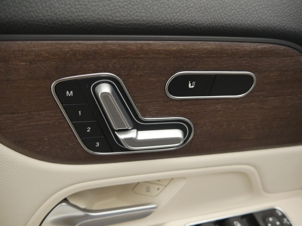 Thumbnail: 2023 Mercedes-Benz GLA - 19