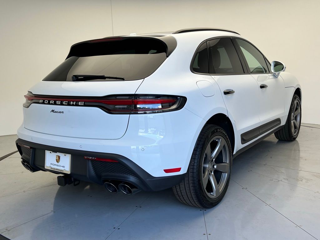 2025 Porsche Macan  22
