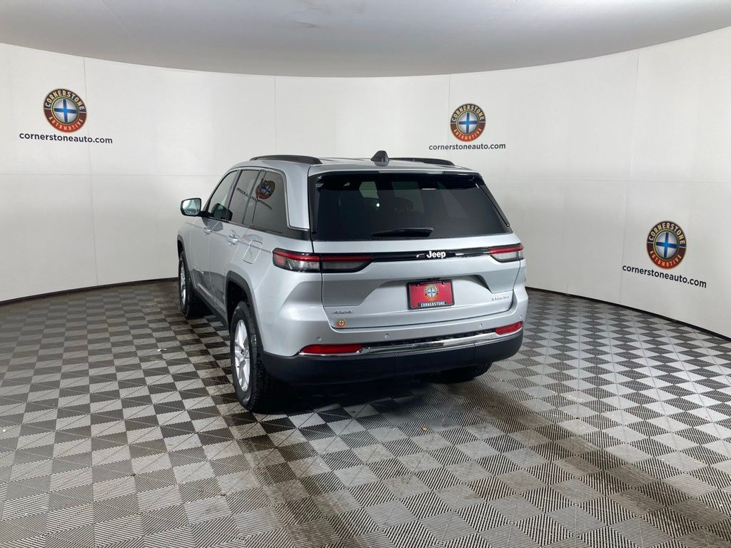 New 2025 Silver Jeep Laredo image 19