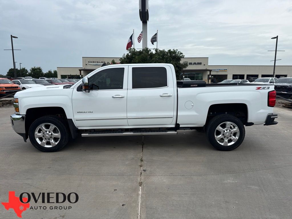 Summit White 2019 Chevrolet Silverado 2500HD Pickup Truck Four-Wheel Drive 6-Speed Automatic