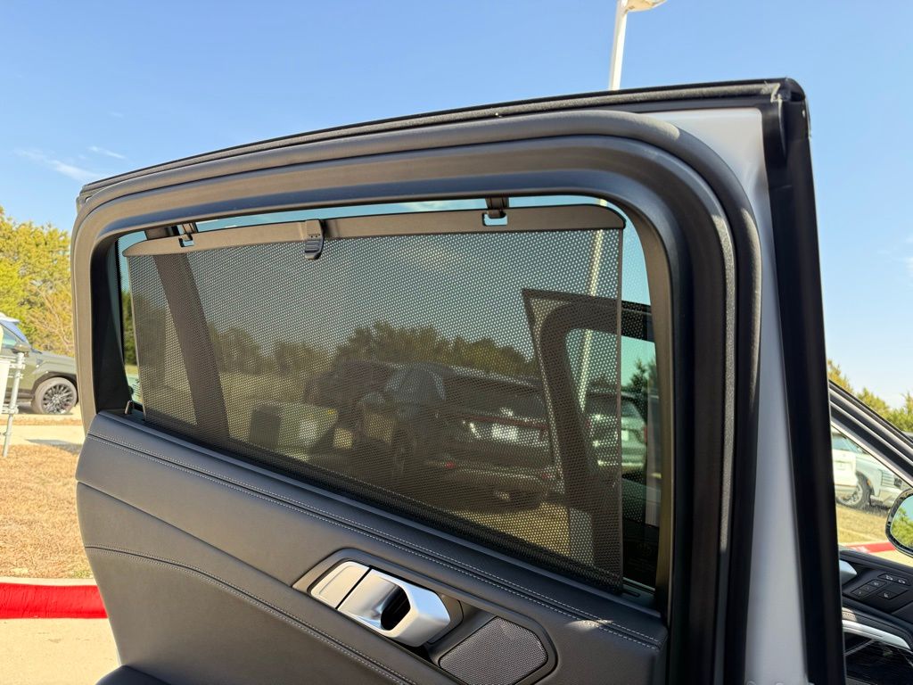 Thumbnail: 2025 BMW X6 - 25