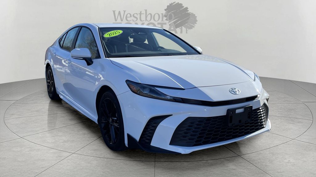2025 Toyota Camry SE FWD