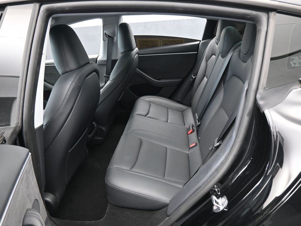 Used 2025  Tesla Long Range image 27