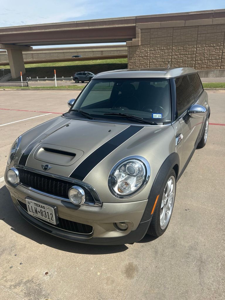 Sparkling Silver Metallic 2010 MINI Cooper Clubman Wagon Front-Wheel Drive 6-Speed Automatic