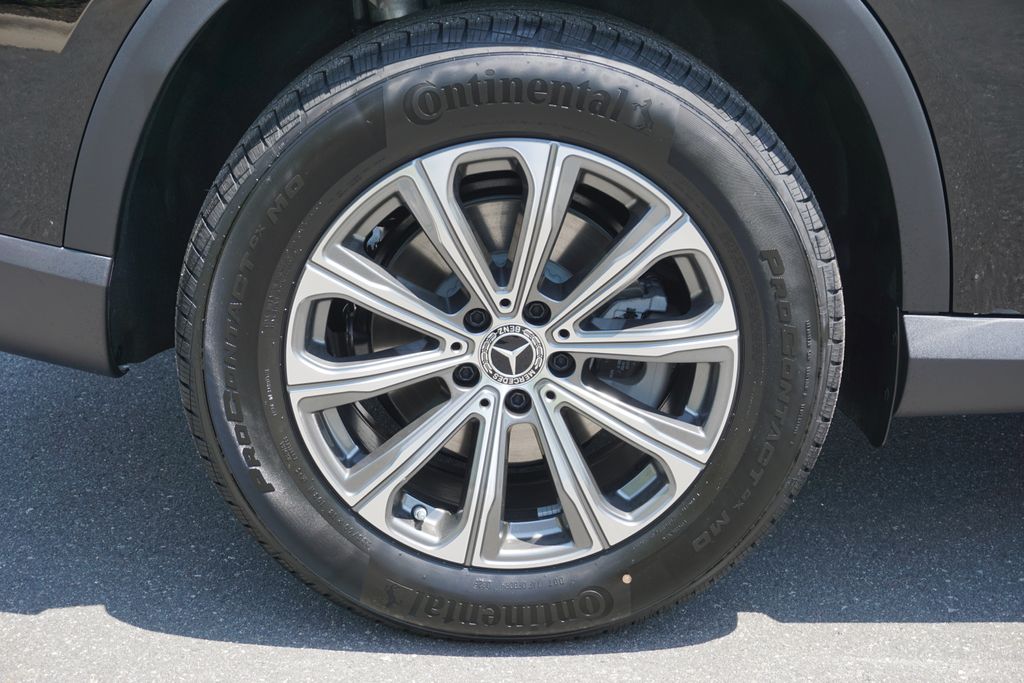 2025 Mercedes-Benz GLC 300 11