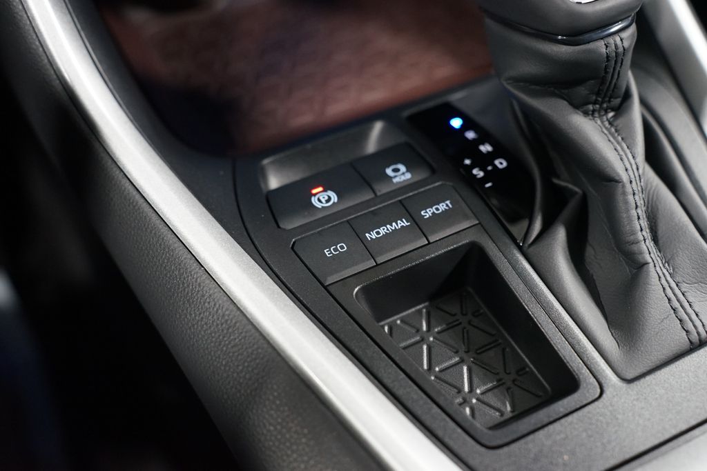 Thumbnail: 2025 Toyota RAV4 - 22