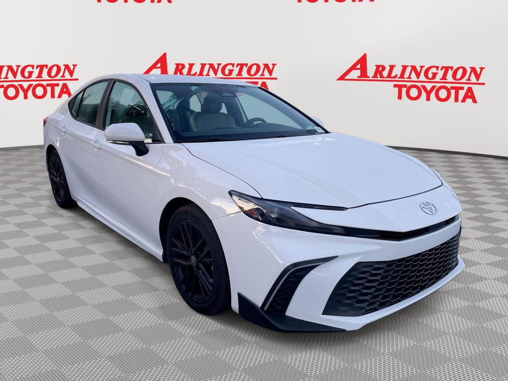 2025 Toyota Camry SE's photo