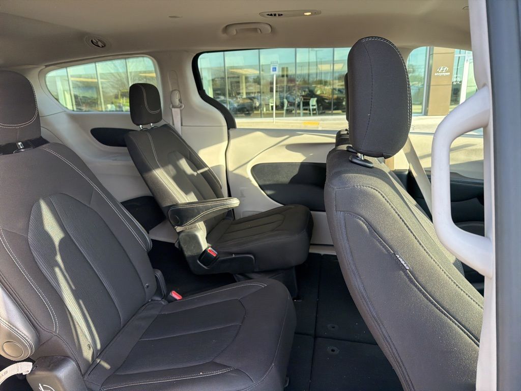 2023 Chrysler Voyager