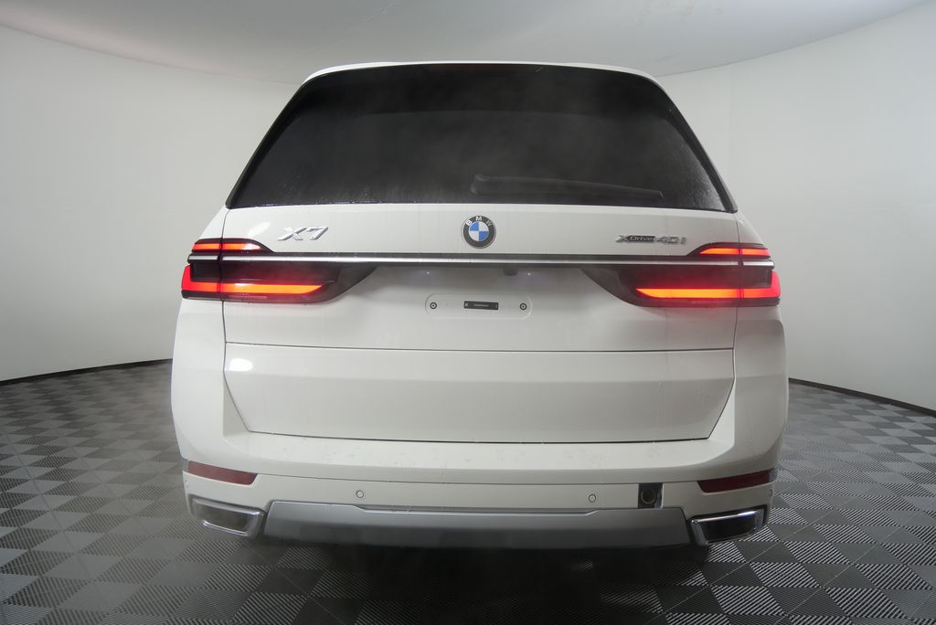 Thumbnail: 2026 BMW X7 - 4