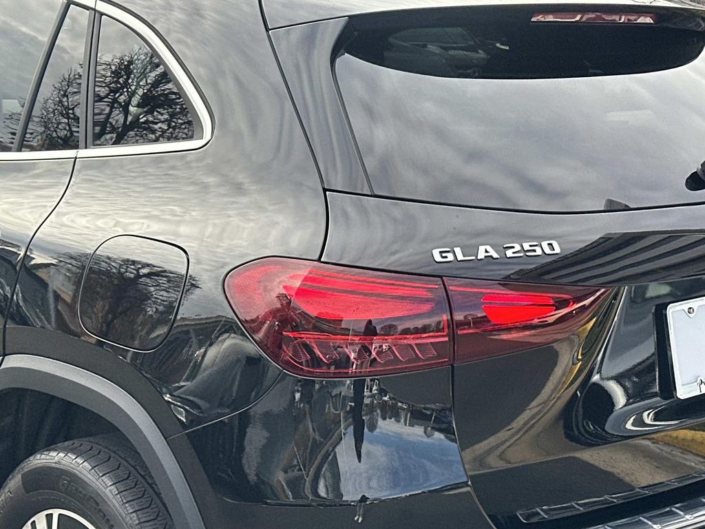 Thumbnail: 2025 Mercedes-Benz GLA - 11