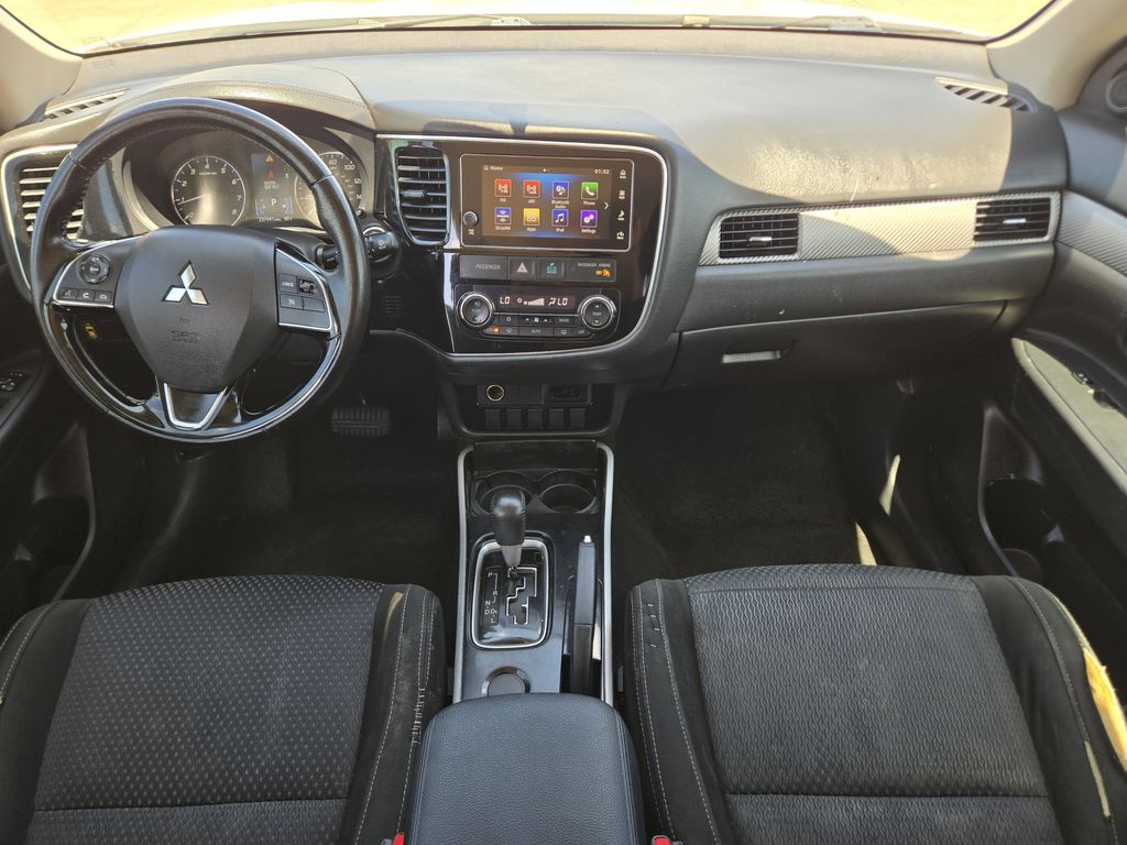 2017 Mitsubishi Outlander SE - 11