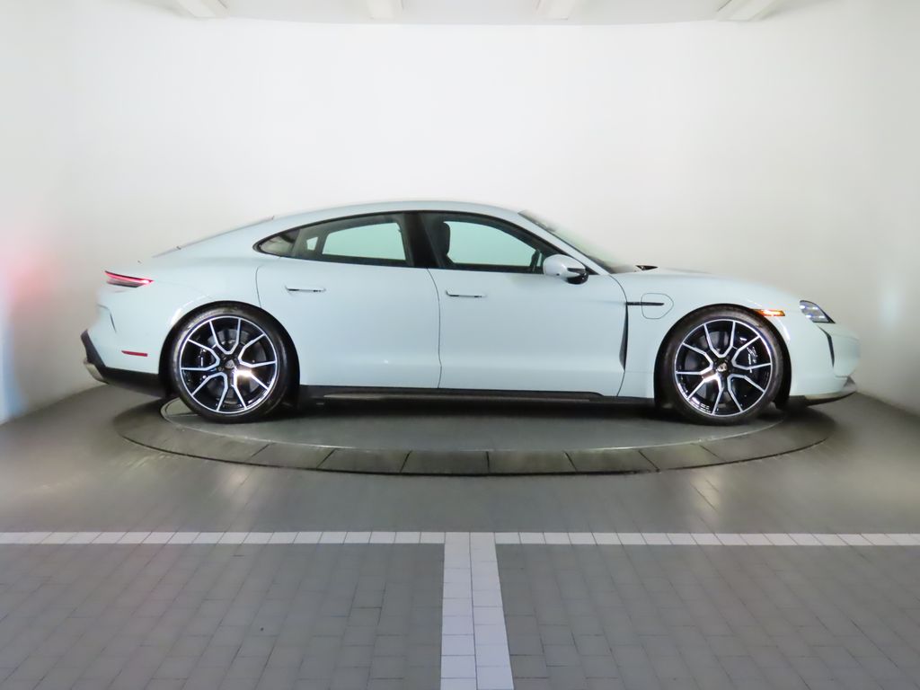 Thumbnail: 2025 Porsche Taycan - 8