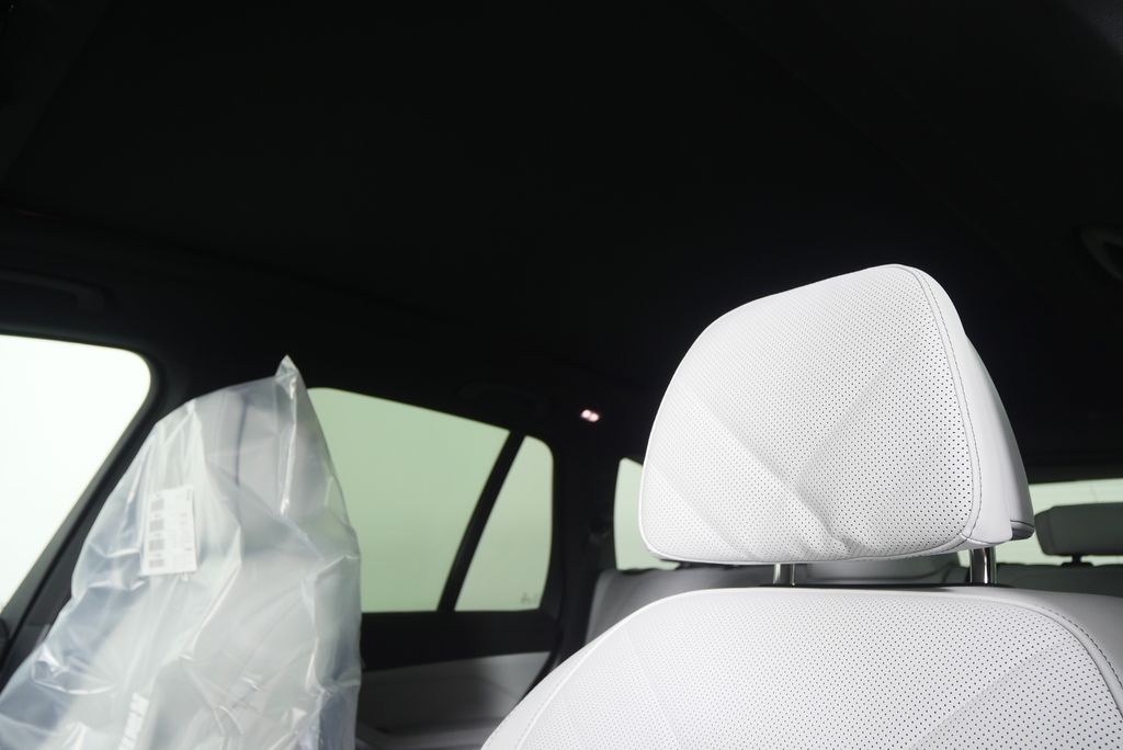 Thumbnail: 2026 BMW X5 - 12