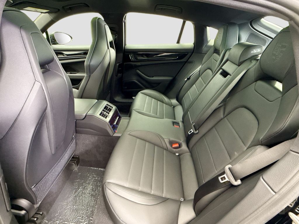 Thumbnail: 2026 Porsche Panamera - 19