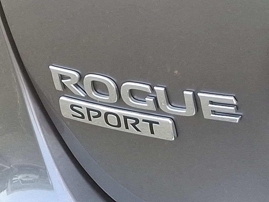 2022 Nissan Rogue Sport SV 29
