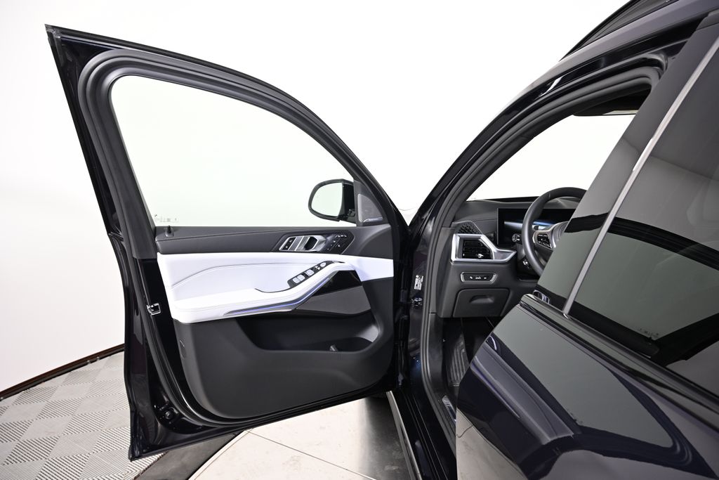 Thumbnail: 2025 BMW X7 - 20