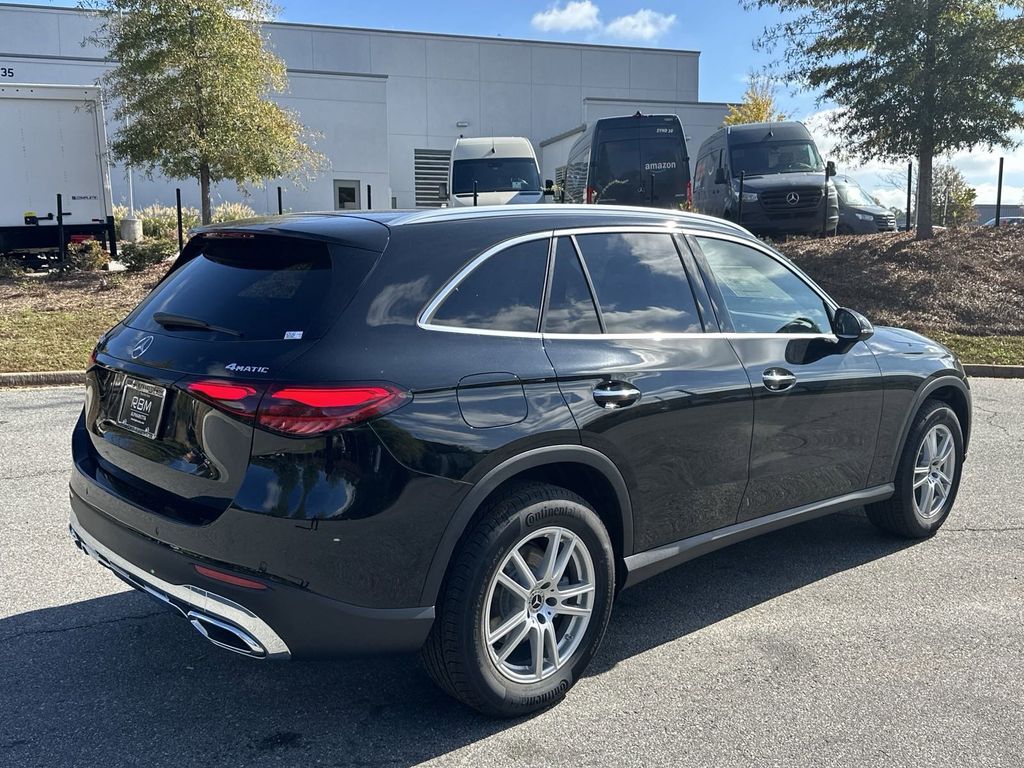 2025 Mercedes-Benz GLC GLC 300 8