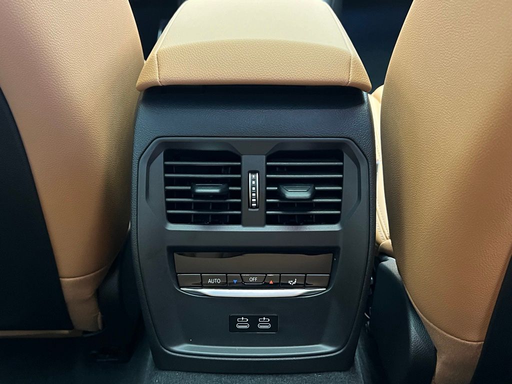 Thumbnail: 2026 BMW 3 Series - 9