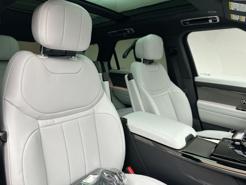 Thumbnail: 2026 Land Rover Range Rover Sport - 6