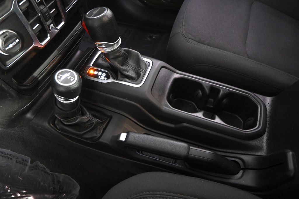 Used 2022 Green Jeep Sport image 33