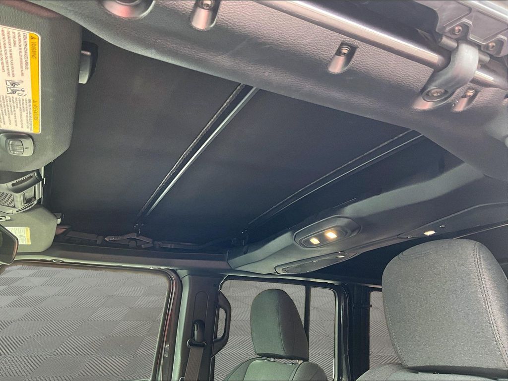 2024 Jeep Wrangler — photo 21