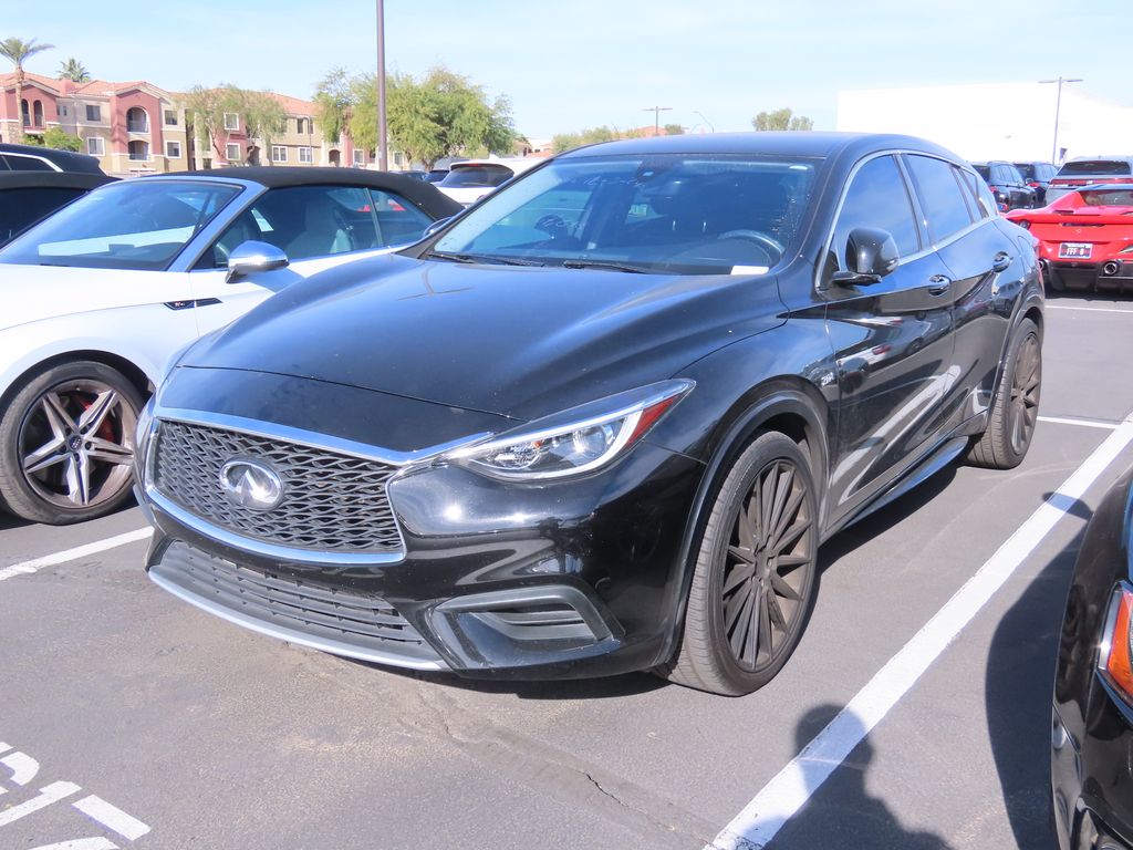 2018 INFINITI QX30 Luxury 2