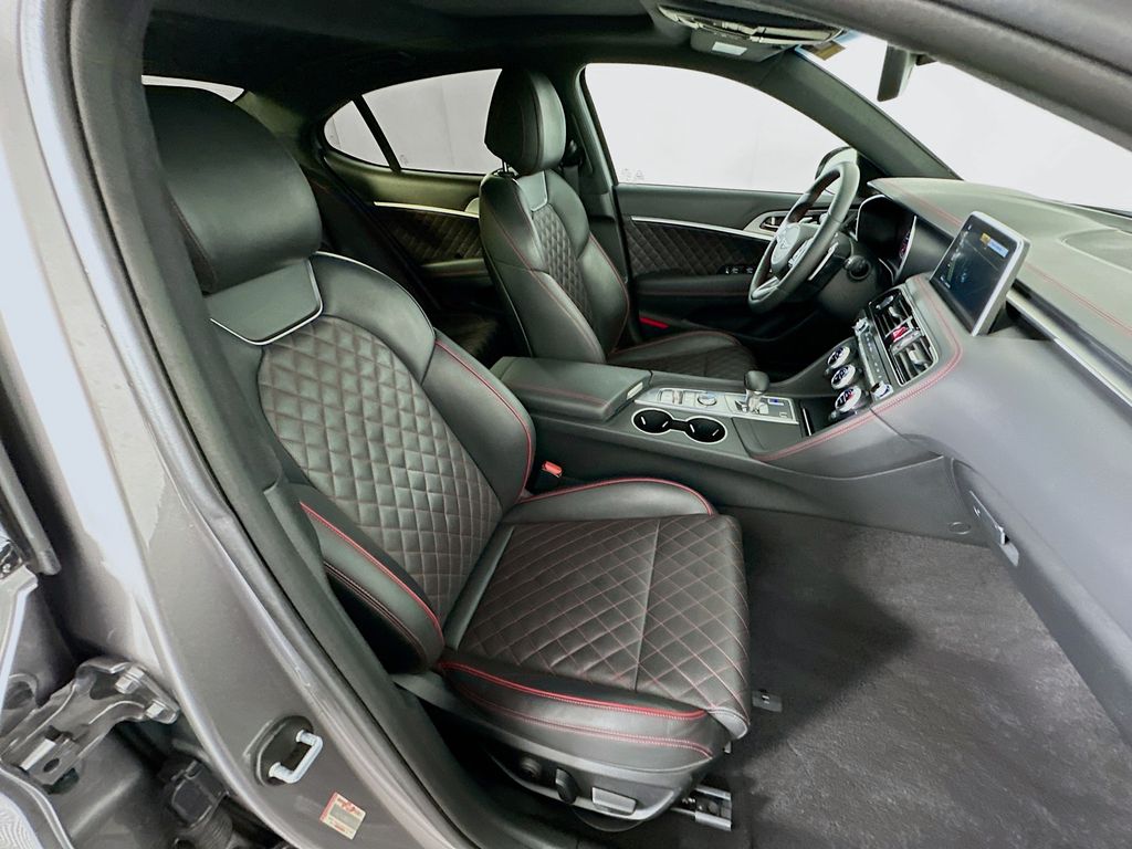 Thumbnail: 2020 Genesis G70 - 29