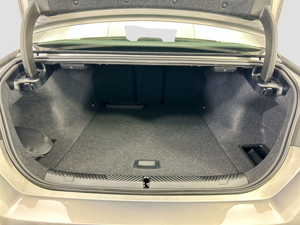 Thumbnail: 2026 BMW i5 - 27