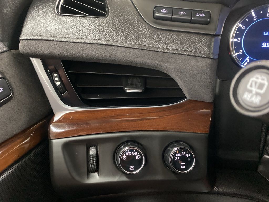 2020 Cadillac Escalade Luxury photo