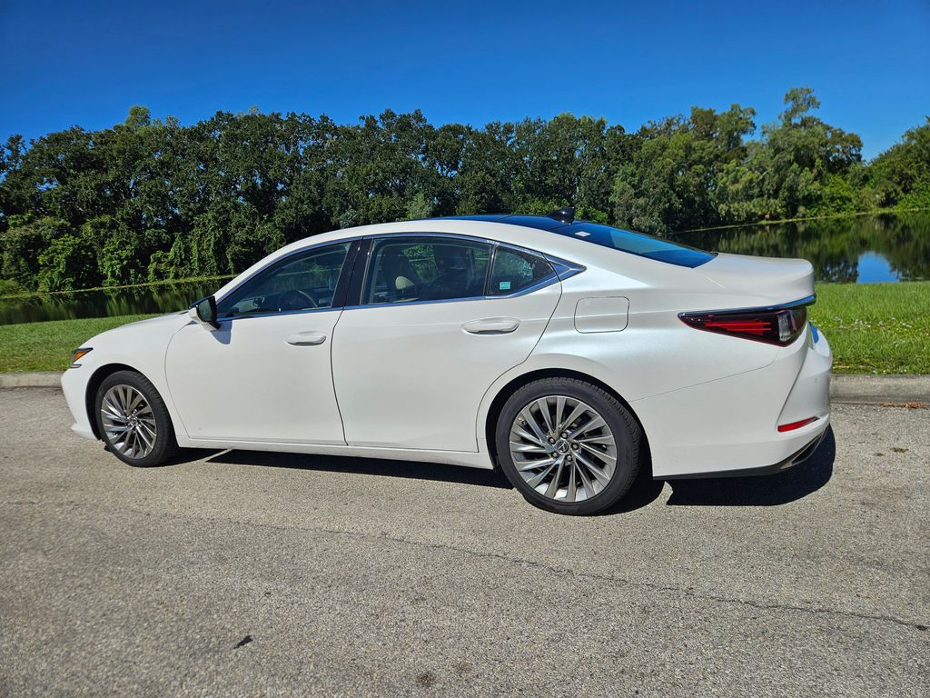 Thumbnail: 2019 Lexus ES - 3