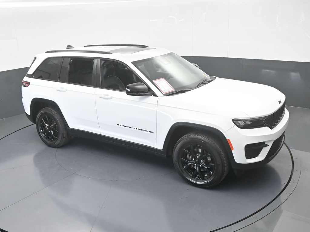 Used 2024 Bright White Clearcoat Jeep Altitude X image 59