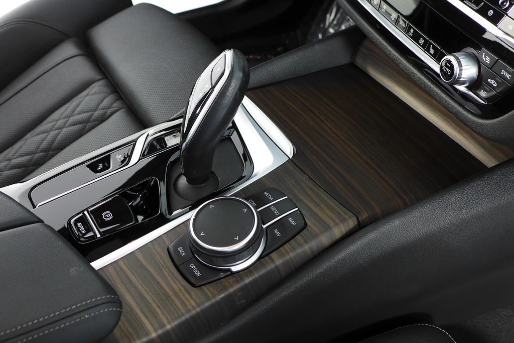 Thumbnail: 2023 BMW 5 Series - 15