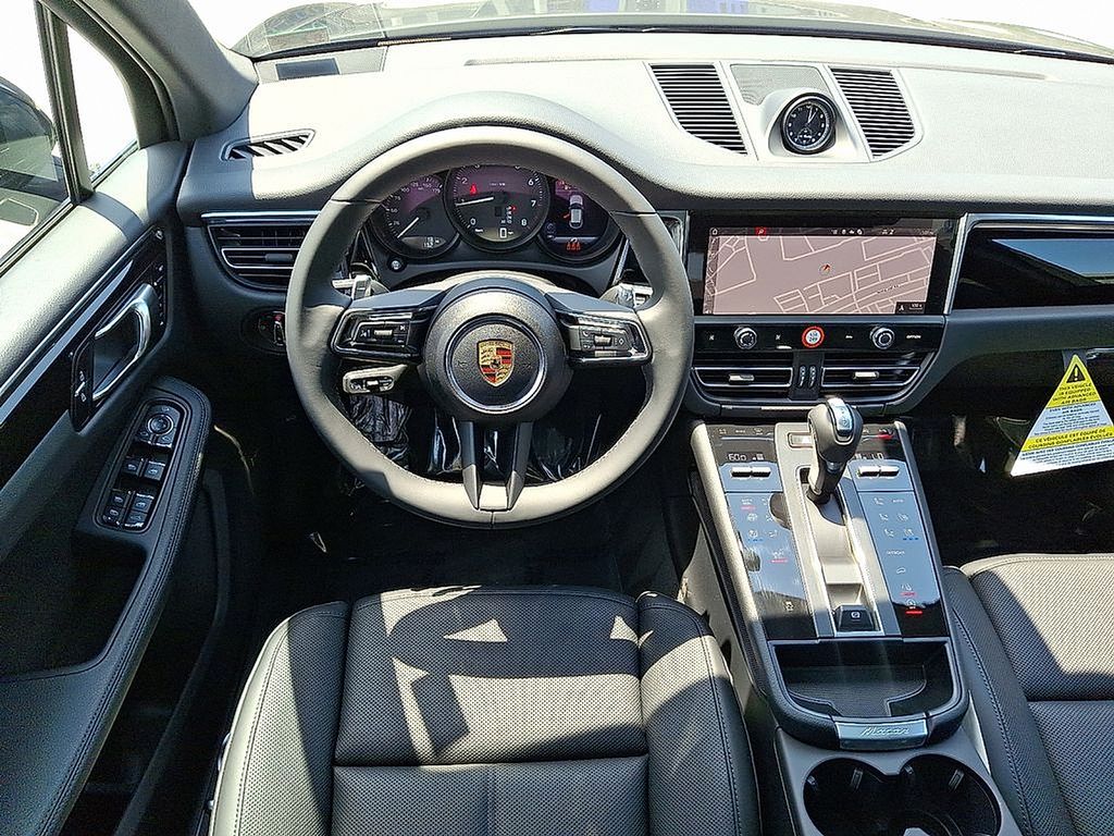 Thumbnail: 2025 Porsche Macan - 14