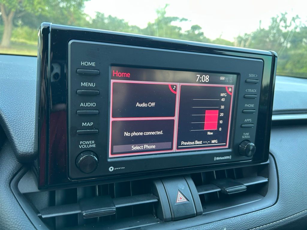 2021 Toyota RAV4 LE 22