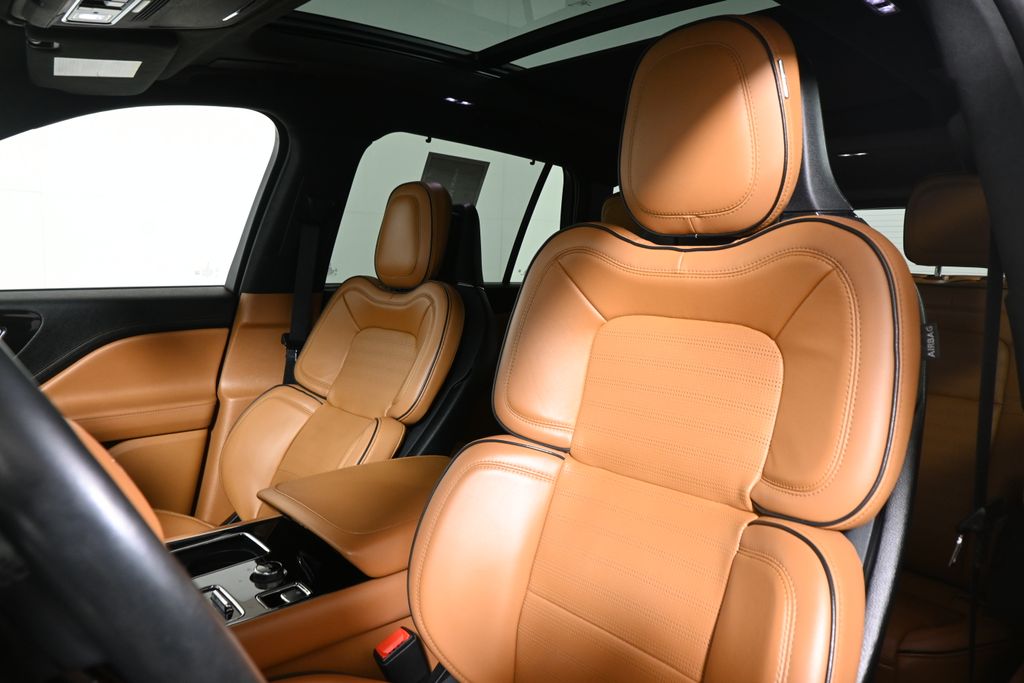 Thumbnail: 2023 Lincoln Aviator - 16