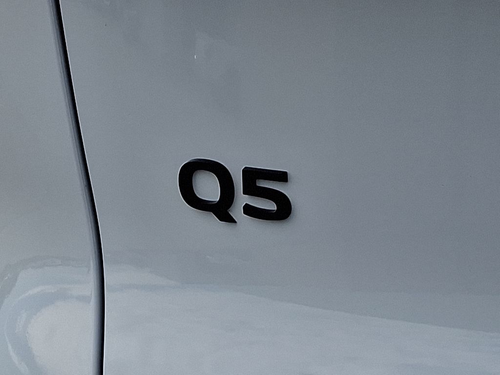 Thumbnail: 2025 Audi Q5 - 11