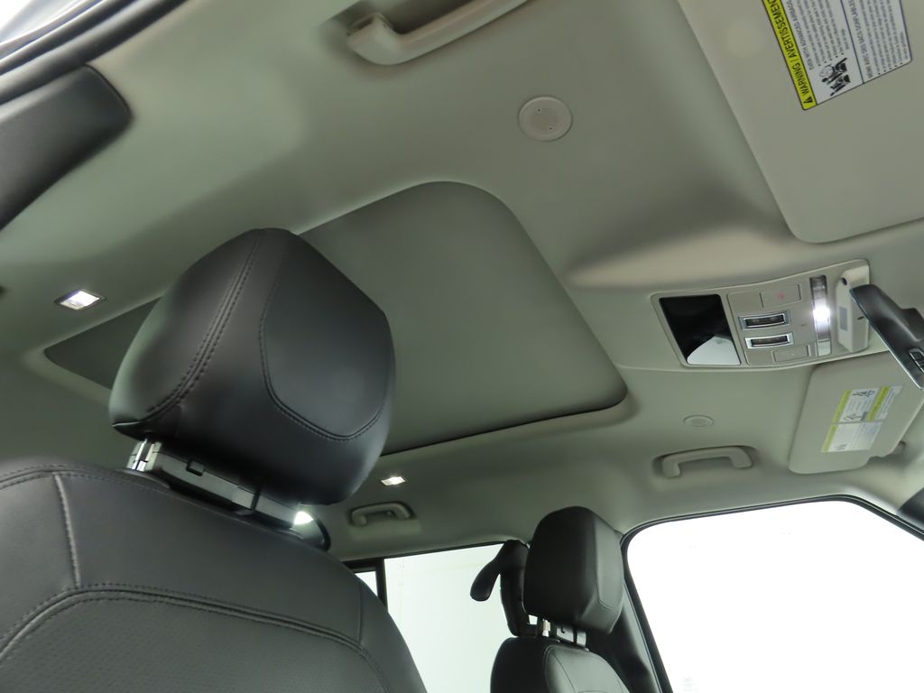 Thumbnail: 2024 Land Rover Defender - 19