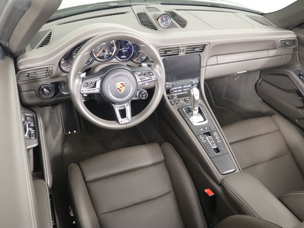 Thumbnail: 2017 Porsche 911 - 17