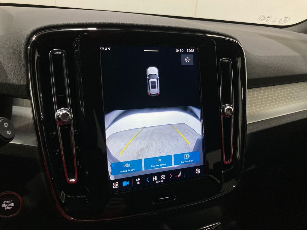 2025 Volvo XC40 B5 Core Bright Theme