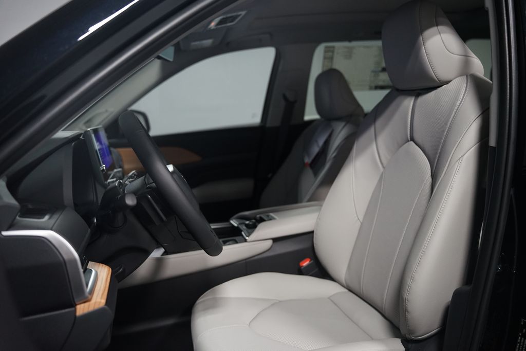 Thumbnail: 2026 Toyota Grand Highlander - 12
