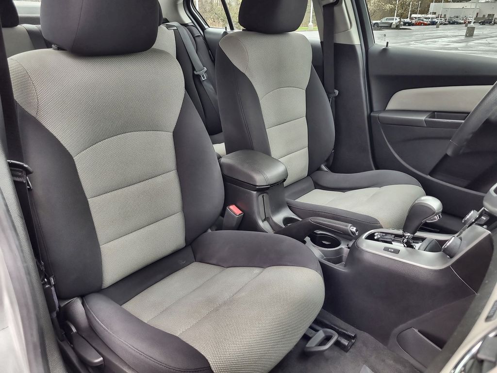 2014 Chevrolet Cruze LS 17