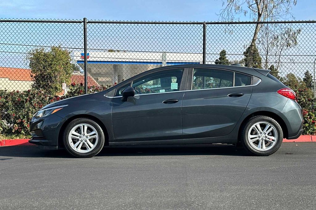 2017 Chevrolet Cruze LT 9