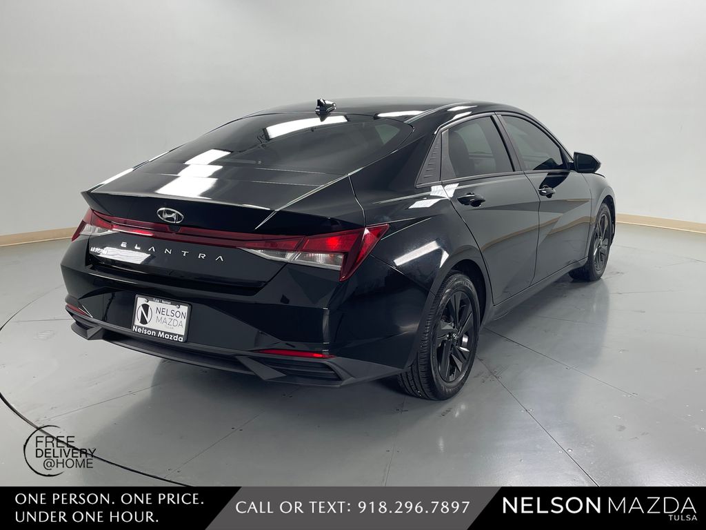 Used 2022 Black Hyundai SEL image 6