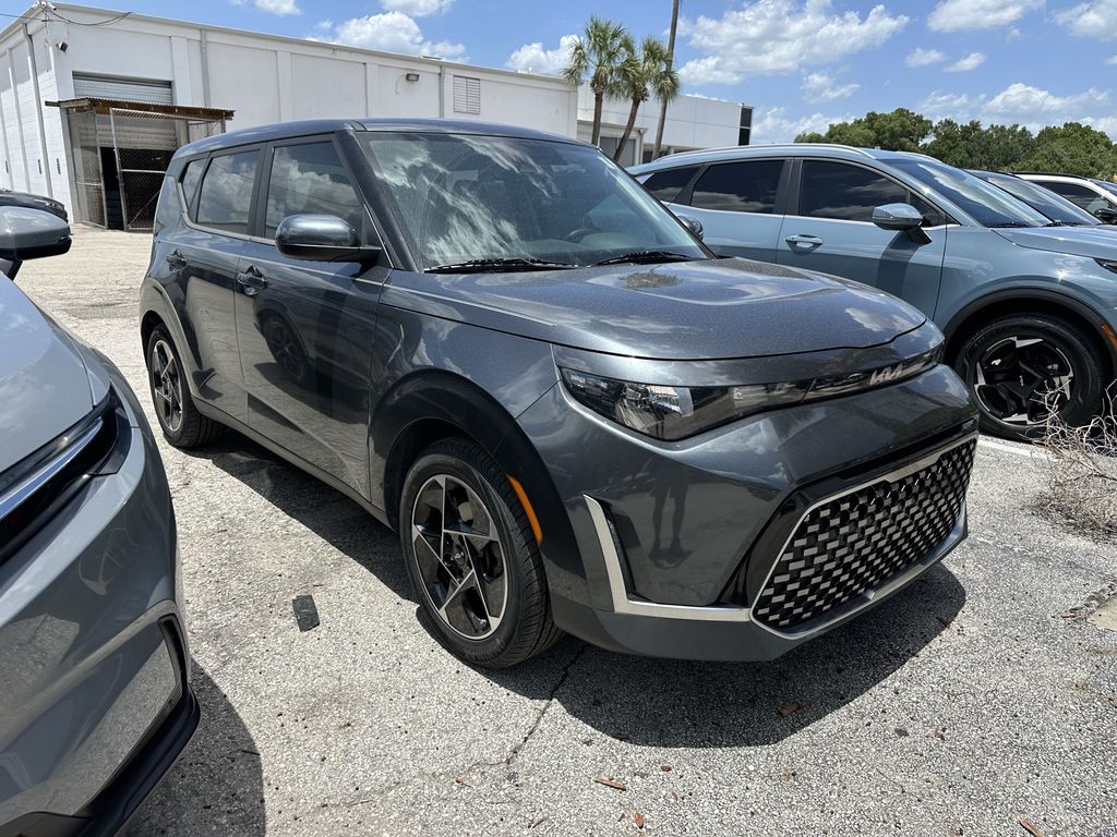Gravity Gray 2023 Kia Soul SUV / Crossover Front-Wheel Drive Continuously Variable Transmission