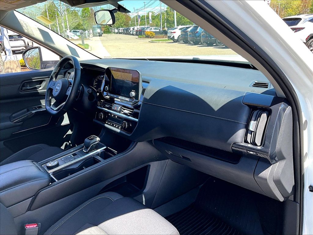 2023 Nissan Pathfinder — photo 14