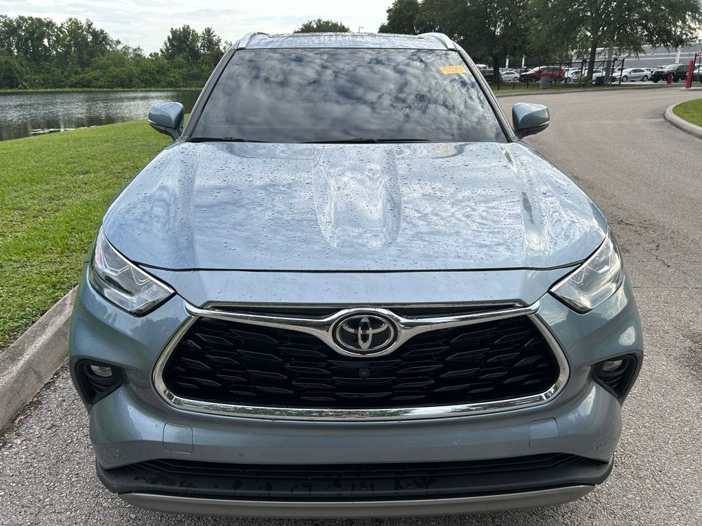Thumbnail: 2022 Toyota Highlander - 8