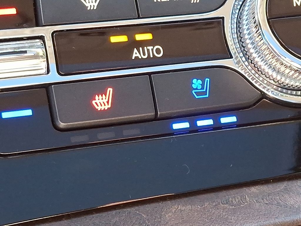 Thumbnail: 2022 Lincoln Navigator - 25