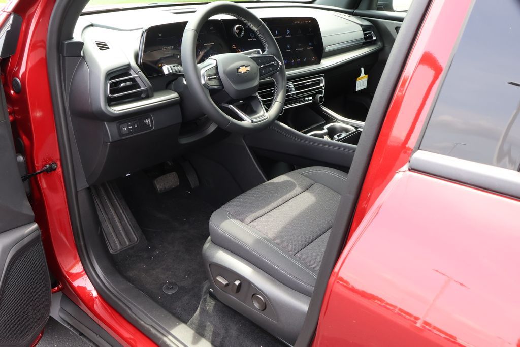 Thumbnail: 2027 Chevrolet Traverse - 13